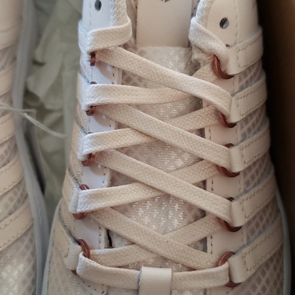 K-SWISS Varsity Sneakers size 7 - Picture 3 of 5